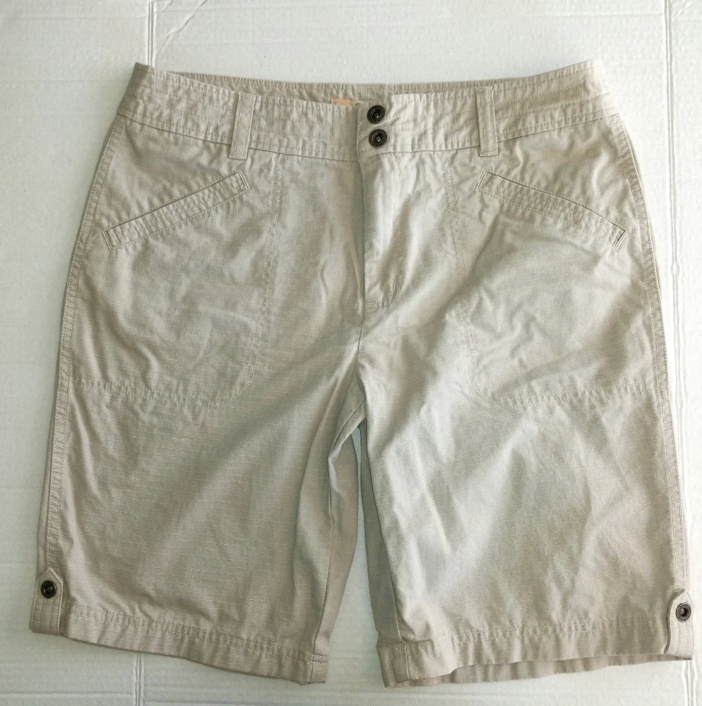 Gander Mtn. womens size 10 khaki Bermuda shorts